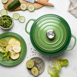 Støpejern>LE CREUSET Støpejernsgryte 4,2L Bamboo Green