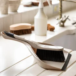 Rengjøring>Lifetime Brands Europe ltd Natural Elements Kost og Feiebrett Resirkulert Plast