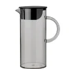 Mugger>STELTON EM77 Vannkanne m/lokk 1,5L Smoke